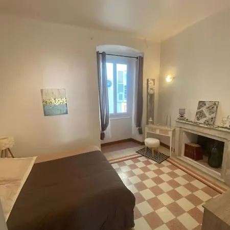 Climatise,idealement Situe 100m Du Vieux Port. * Bastia (Corsica)