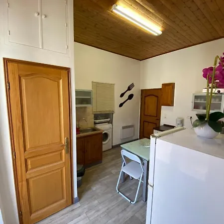 Climatise,idealement Situe 100m Du Vieux Port. Apartment *