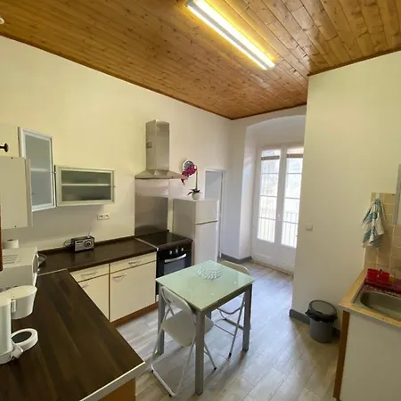 Climatisé,idealement Situe 100m Du Vieux Port. *