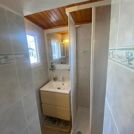 Climatise,idealement Situe 100m Du Vieux Port. Apartment