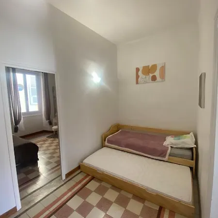 Climatisé,idealement Situe 100m Du Vieux Port. *