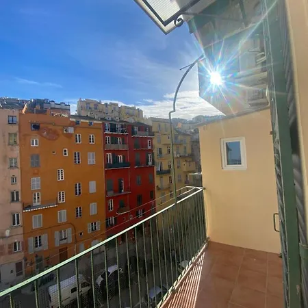 Climatisé,idealement Situe 100m Du Vieux Port. Appartement *