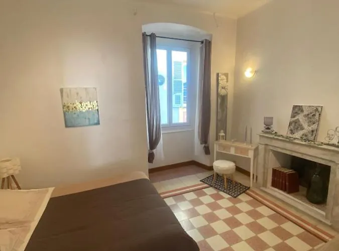 Climatise,idealement Situe 100m Du Vieux Port. * Bastia (Corsica)