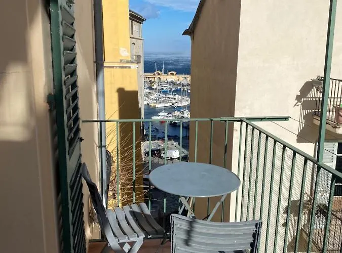 Climatisé,idealement Situe 100m Du Vieux Port. *
