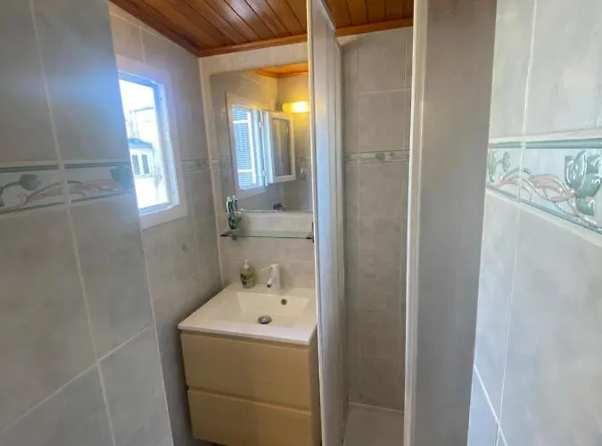 Climatisé,idealement Situe 100m Du Vieux Port. Appartement