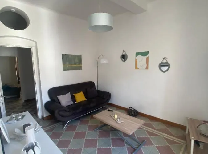 Climatise,idealement Situe 100m Du Vieux Port. Apartment *